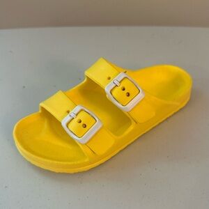 Cute comfortable Yellow Sandals with Adjustable Buckles size 11 / 12
